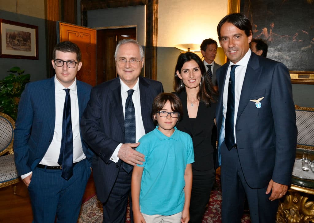 Los jugadores de la Lazio fueron recibidos en el Capitolio por la alcaldesa de la ciuda de Roma, la señora Virginia Raggi, para homenajear al equipo de la capital italiana por su éxito del pasado 15 de junio, cuando conquistaron la edición 2019 de la Coppa Italia, al vencer 2-0 al Atalanta y con lo que se clasificaron a la fase de grupos de la UEFA Europa League 2019-20. Además de la alcaldesa Raggi, estuvieron el presidente del equipo, Claudio Lotito, el técnico Simone Inzaghi, y todos los jugadores de la plantilla de las Águilas. Incluso hasta la emplumada mascota estuvo presente.