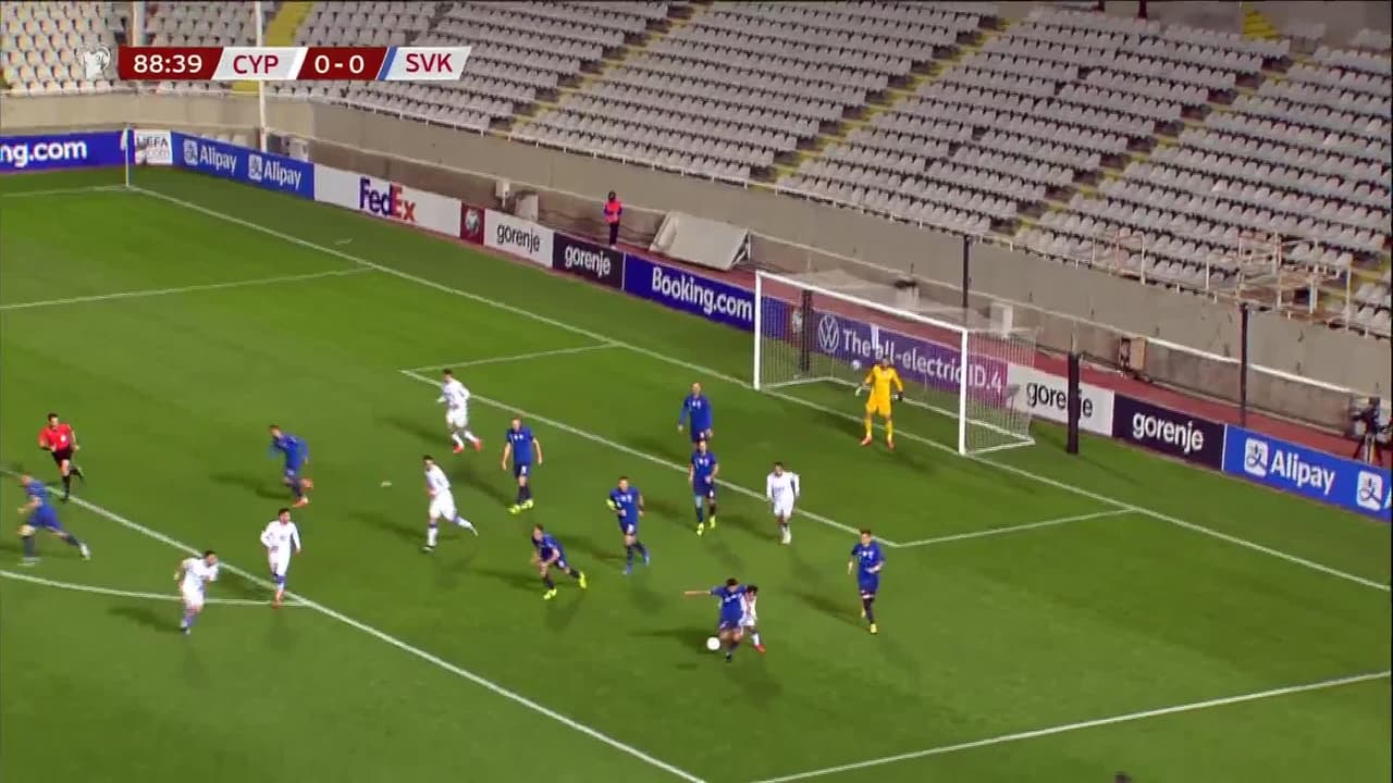 ¡TIRO ATAJADO! disparo por Ioannis Pittas.