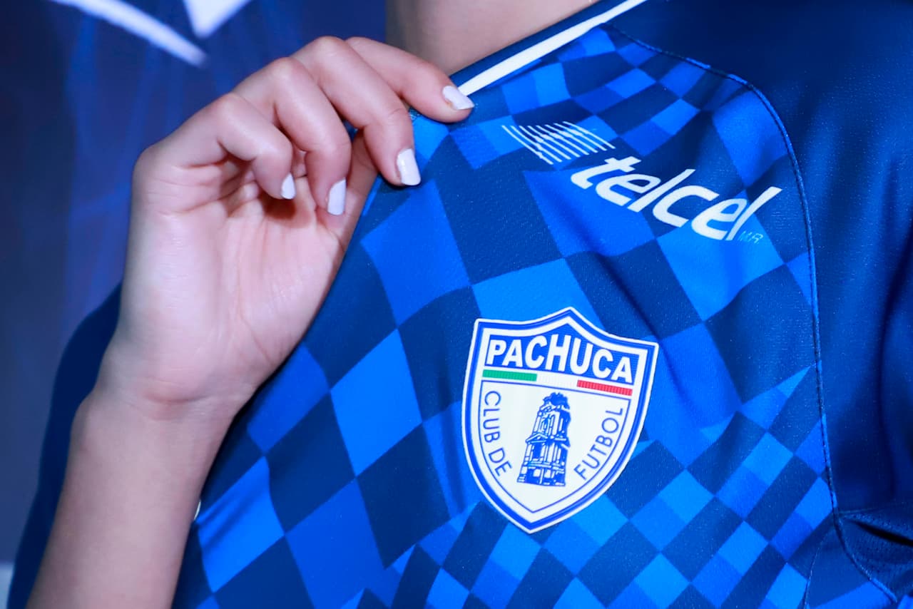 En la noche del viernes fue presentada la nueva playera del Pachuca con la que competirá en el Apertura 2019 de la Liga MX, con protagonismo de sus futbolistas del plantel masculino y femenino.
