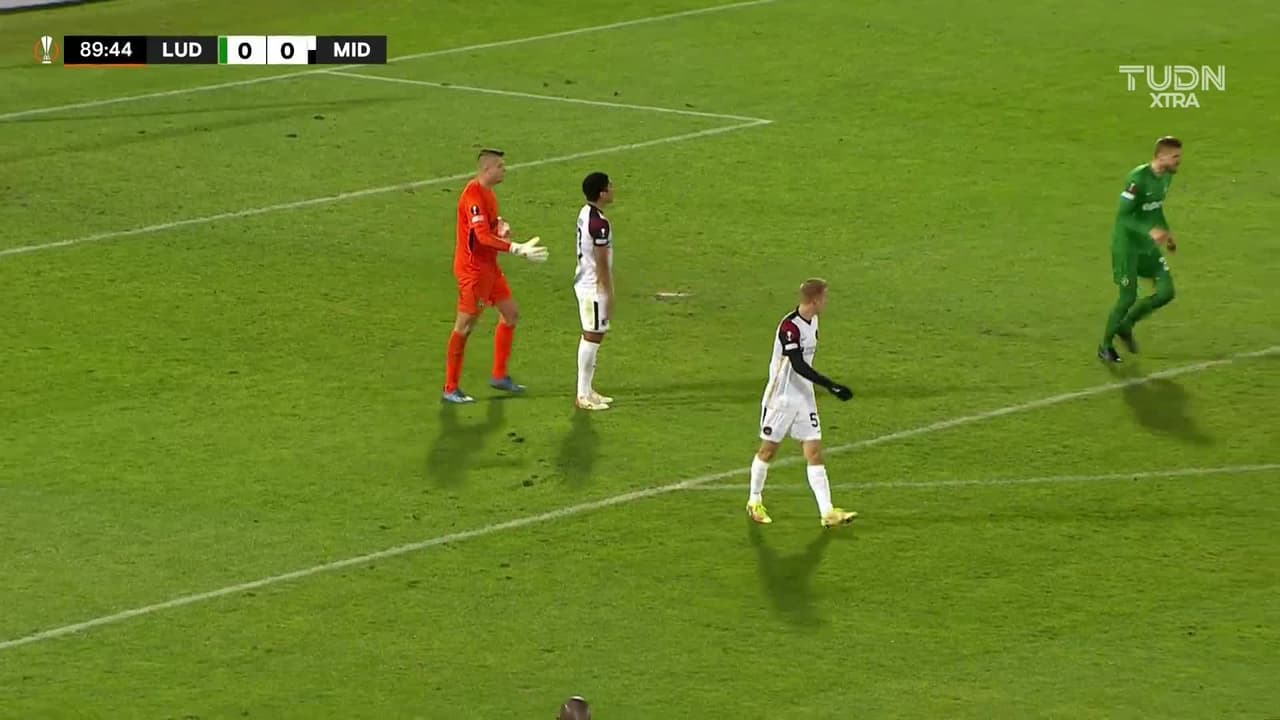 ¡TIRO ATAJADO! disparo por Gustav Isaksen.