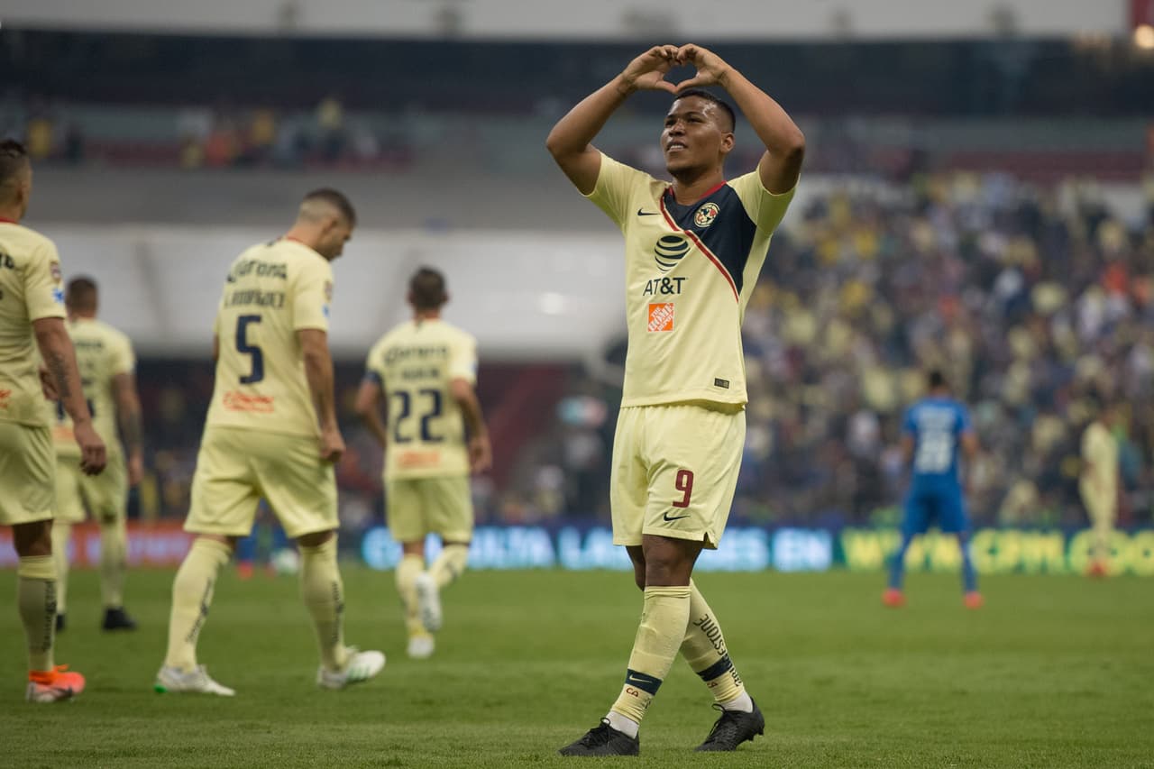 Y así festejaba el colombiano Martínez luego de marcar su segundo gol en el partido y que le daba mucha confianza y tranquilidad a su equipo.