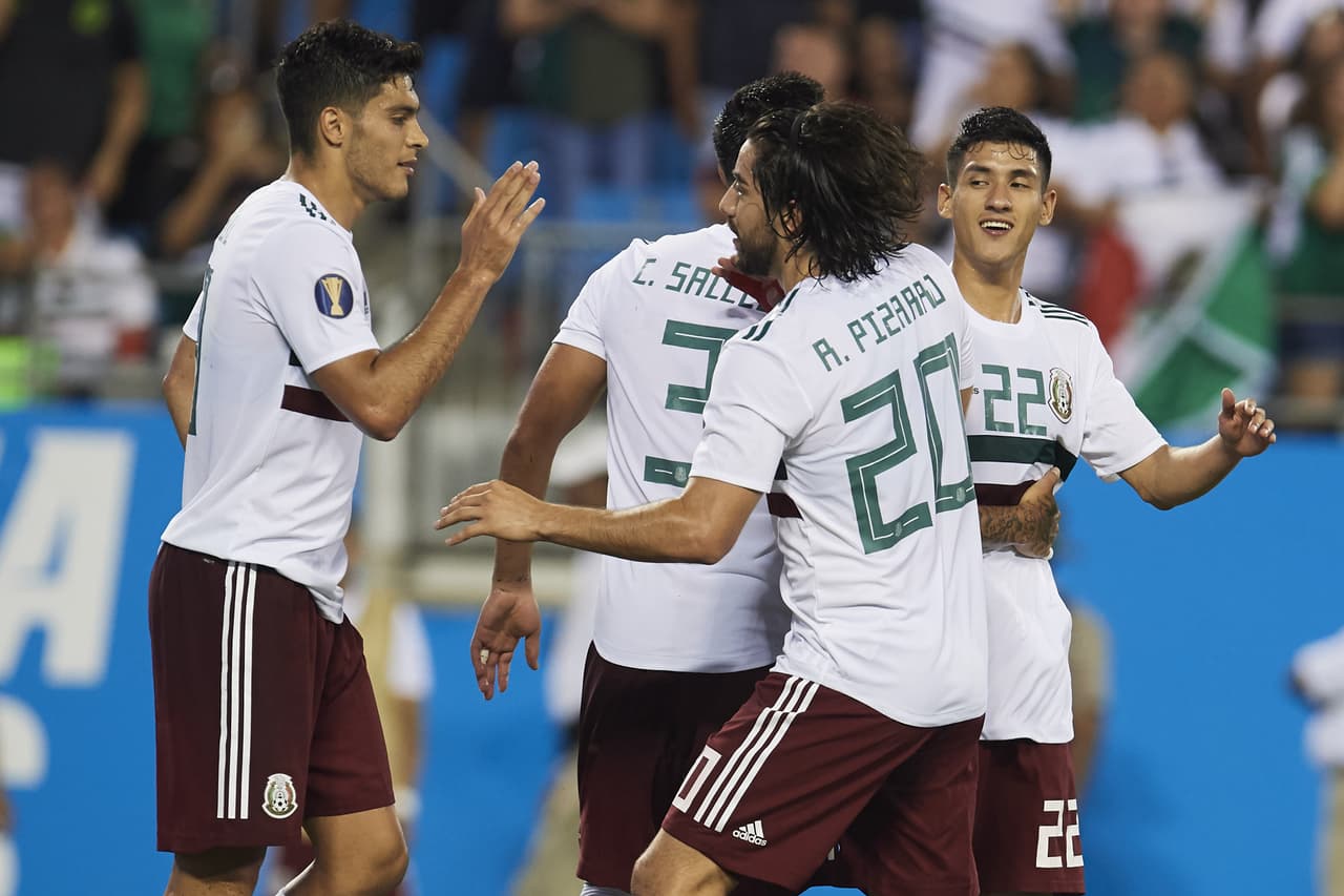 Pero de arranque en la segunda mitad Pizarro estuvo en el encuentro y pronto se hizo sentir en el terreno de juego, al poner la asistencia para la segunda anotación del Tricolor, un centro raso que en el área definió Jiménez.