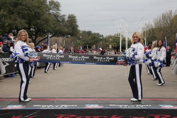 Las cheerleaders no sólo son las encargadas de animar a su equipo, ellas son bellas por dentro y fuera, así que una de sus múltiples labores también es apoyar a las causas nobles, así como a varios eventos sociales.
