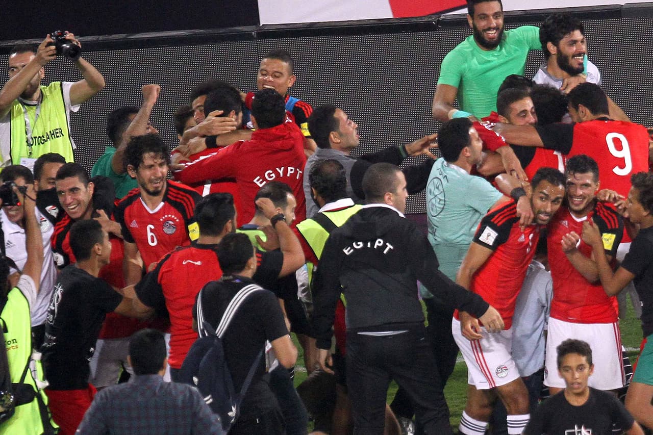 Egipto: aficionados, prensa y demas, invadieron el campo en el juego ante Congo. La sanción fue de 20,000 francos suizos.
