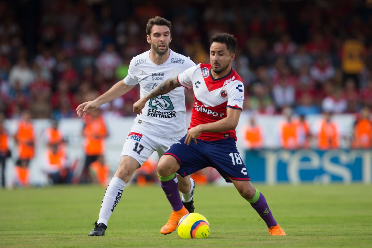 Veracruz empezó a dominar las acciones y se acercó al arco de Willaim Yarbrough.