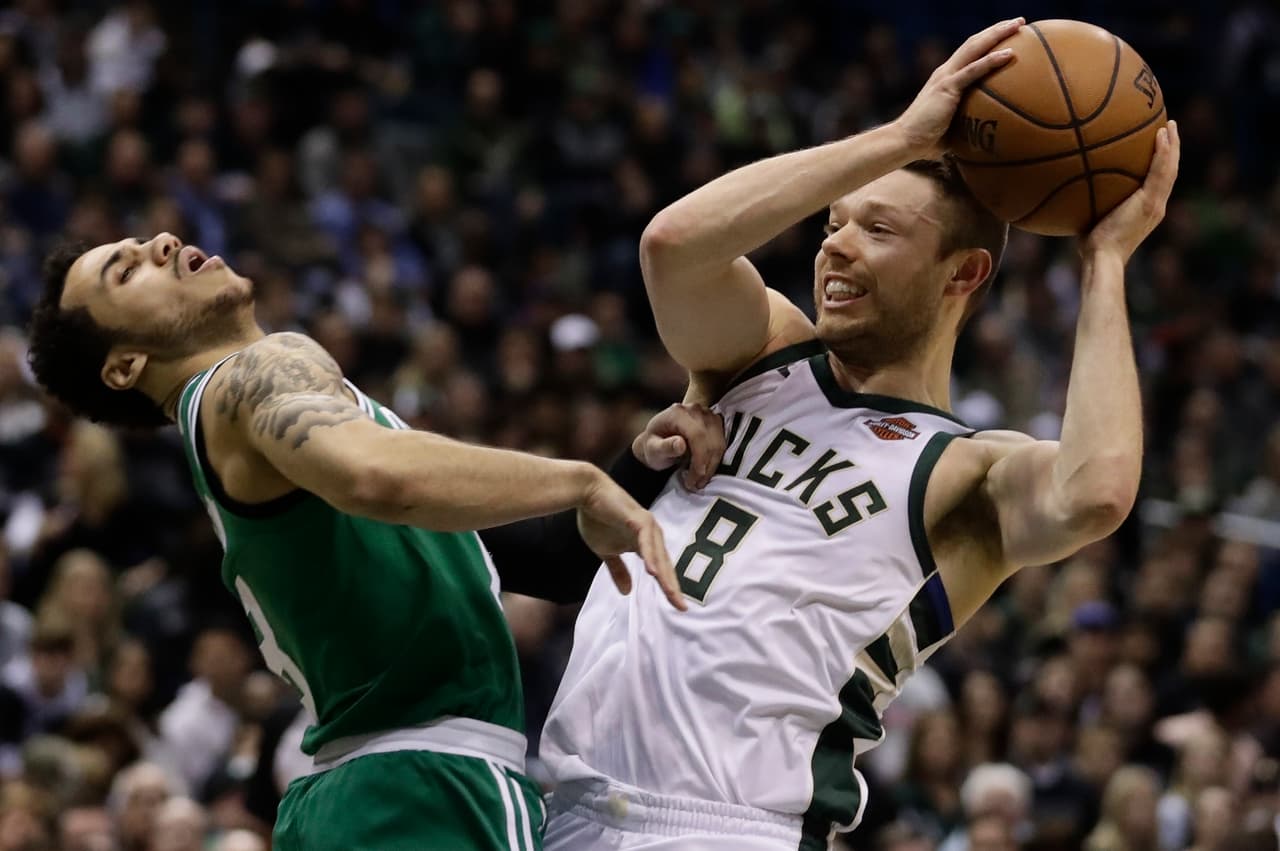 Los Bucks aplastan a Celtics y acortan distancia