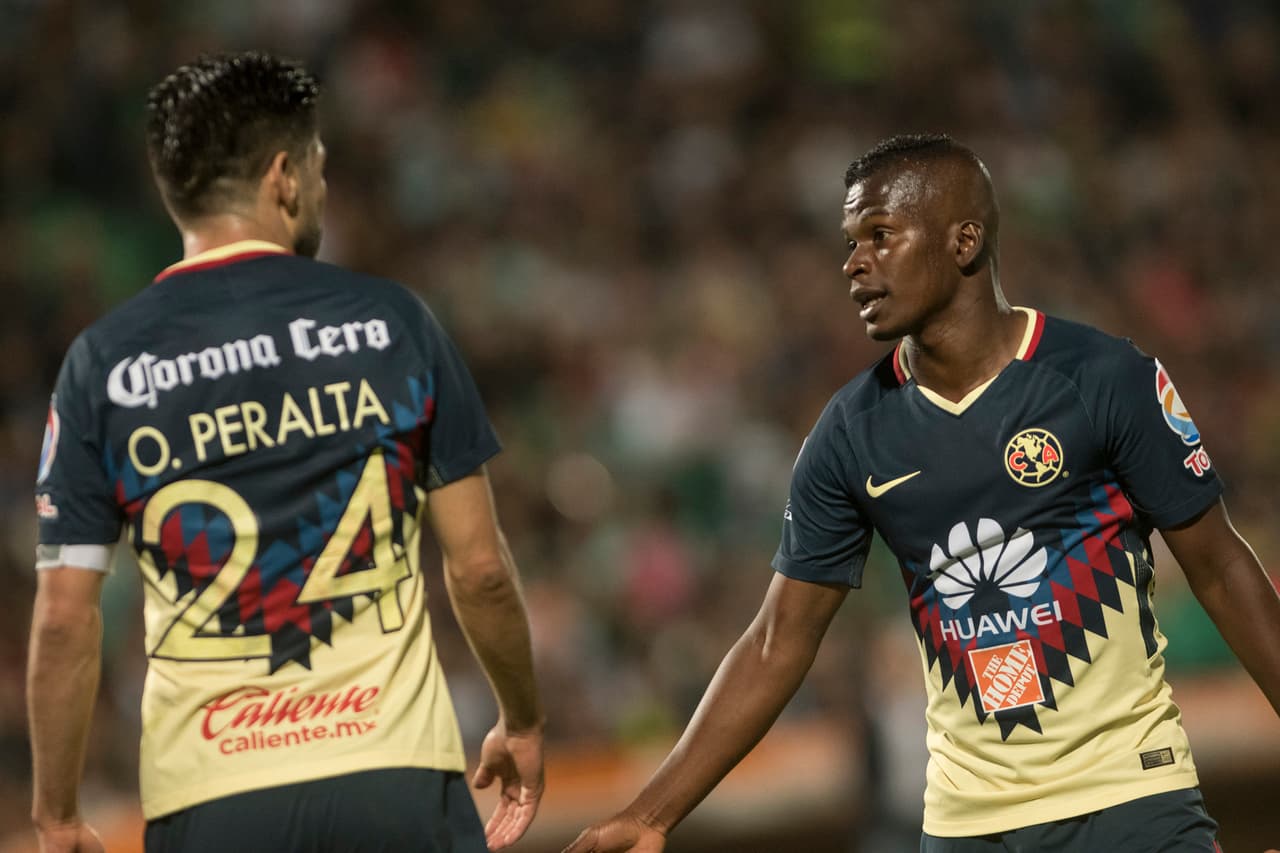 Oribe Peralta y Darwin Quintero no tuvieron su mejor partido. América mostró grandes deficiencias en ataque con un sin fin de pases equivocados.