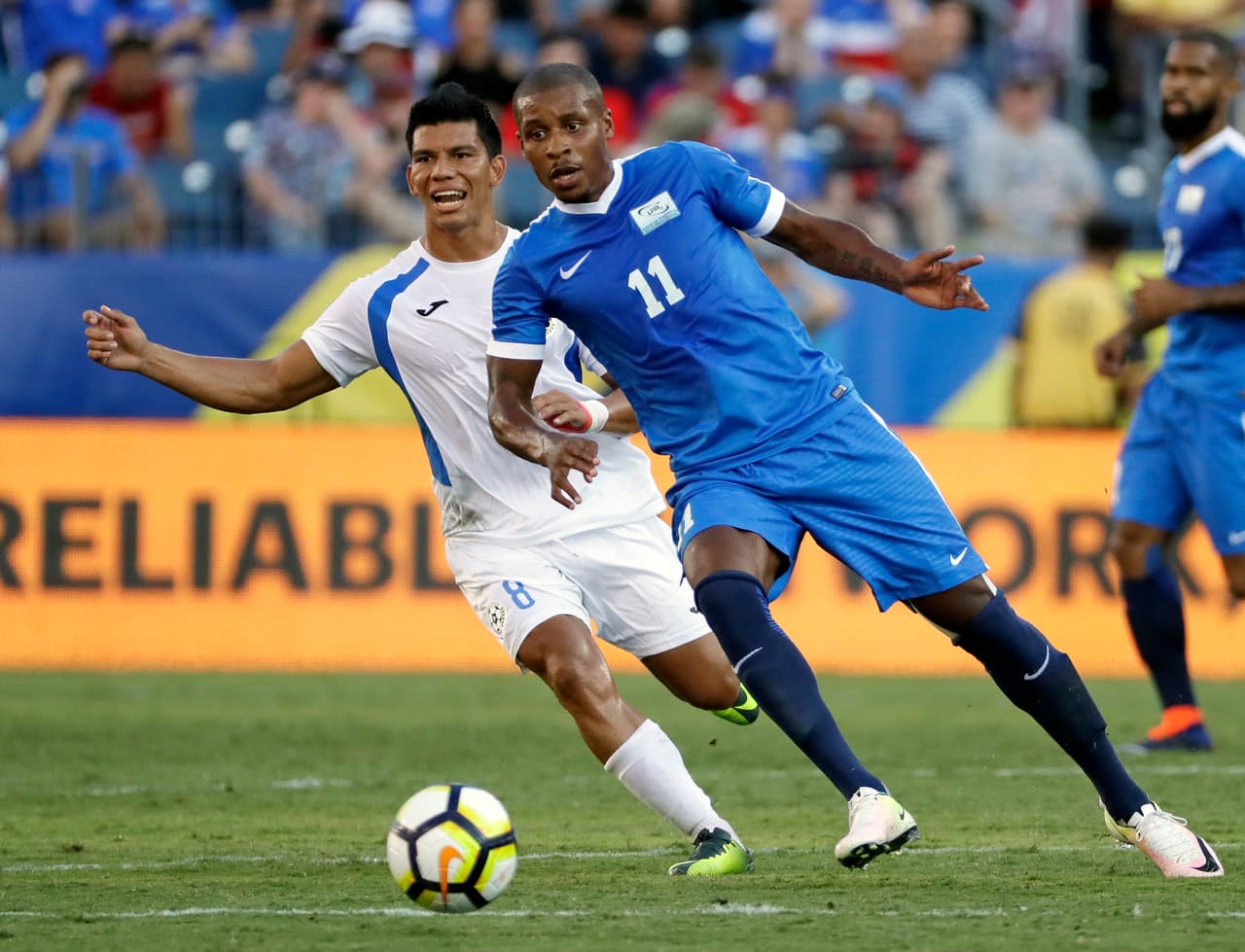 Se mostraron 5 tarjetas amarillas durante el encuentro. Cuatro de ellas fueron para la selección de Martinica.