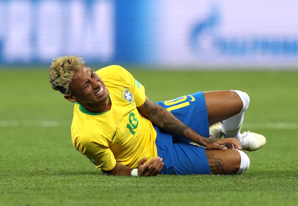 Neymar sufrió por cuenta de sus exageraciones y pasó de ser importante por su buen fútbol a convertirse en motivos de memes. Incluso, el Neymar Challenge fue una forma de burlas al crack.