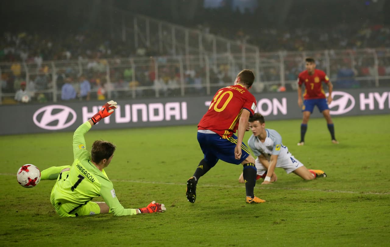 España se iría en ventaja al minuto 10, muy temprano, cuando Sergio Gómez se reportó en la red.