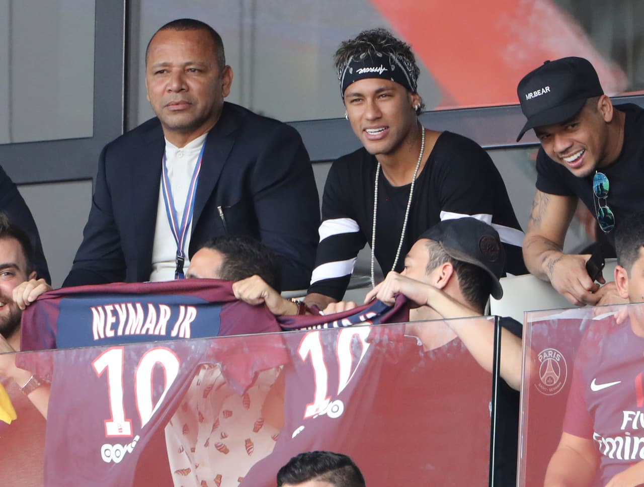 Paris Saint-Germain's Brazilian forward Neymar (C), flanked by his father Neymar Santos (L) and a close friend Jo Amancio, watches the French L1 football match between Paris Saint-Germain (PSG) and Amiens (ASC) at the Parc de Princes Stadium in Paris on August 5, 2017. / AFP PHOTO / JACQUES DEMARTHON (Photo credit should read JACQUES DEMARTHON/AFP/Getty Images)