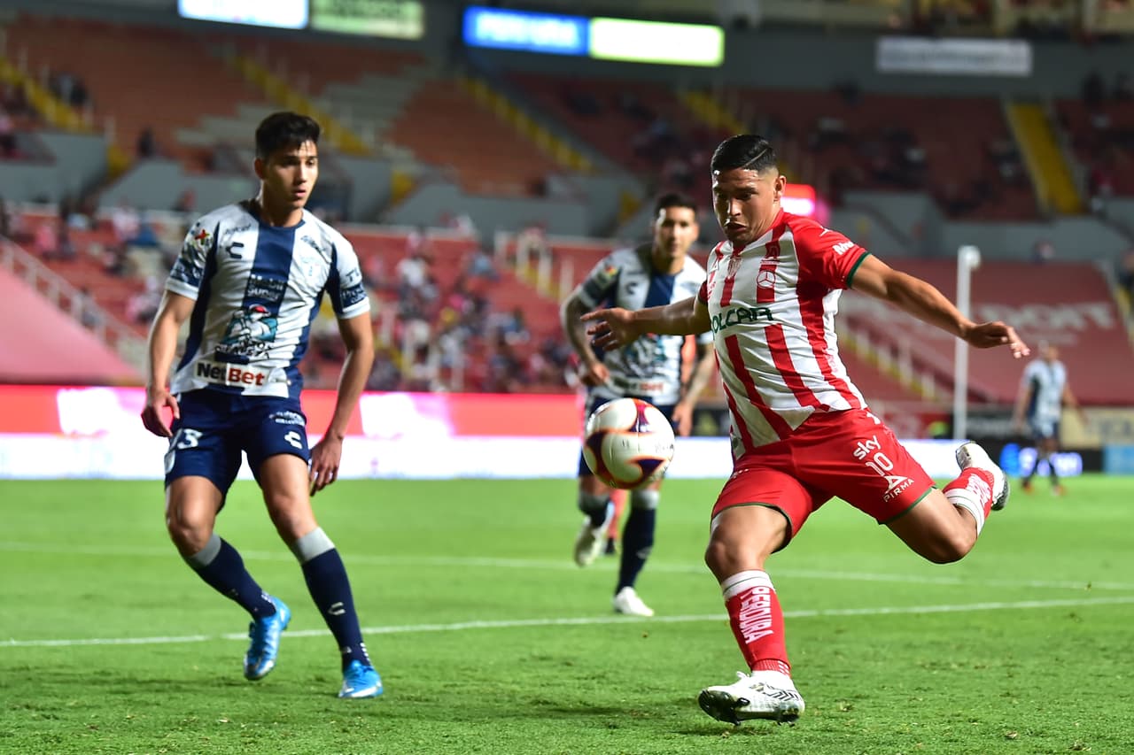 Con todo y que Luis Malagón tuvo una estupenda noche en el arco de Necaxa, Pachuca logra anotarle dos veces para empatar 2-2 en Aguascalientes. Pachuca continúa en el fondo de la tabla con cuatro unidades y Necaxa llega a la a la quinceava posición con siete puntos.