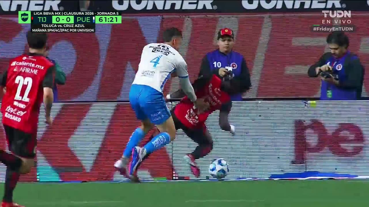 ¡TIRO ATAJADO! disparo por Emiliano Gómez.