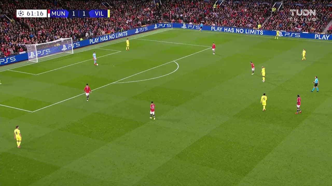 ¡TIRO ATAJADO! disparo por Jadon Sancho.