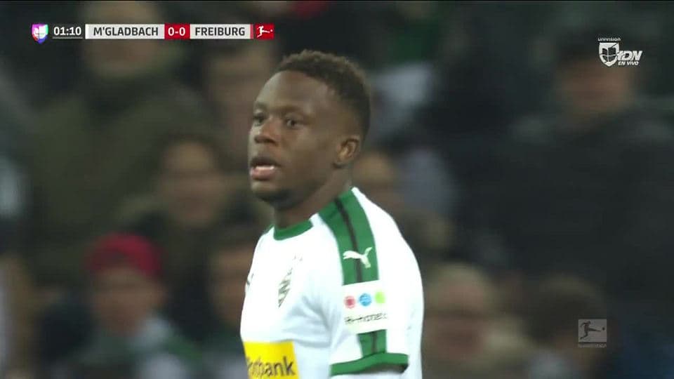 Tiro desviado de Denis Zakaria