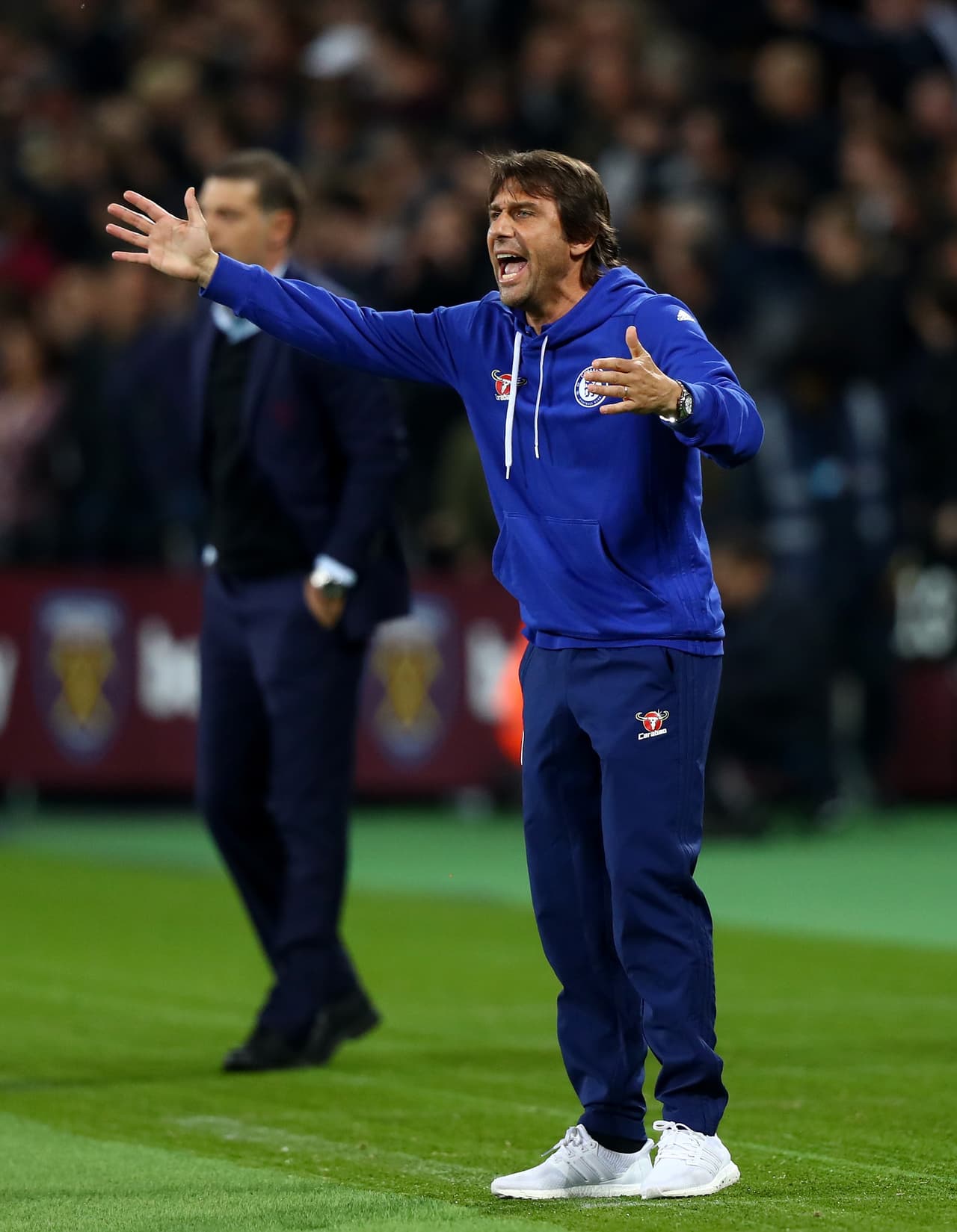 El actual entrenador de Chelsea es el italiano Antonio Conte. El estratega renunció a la Selección de Italia una vez finalizó la Eurocopa de 2016, pues vio más claro el proyecto como entrenador del club inglés. Conte fue múltiple campeón con Juventus en la Serie A.