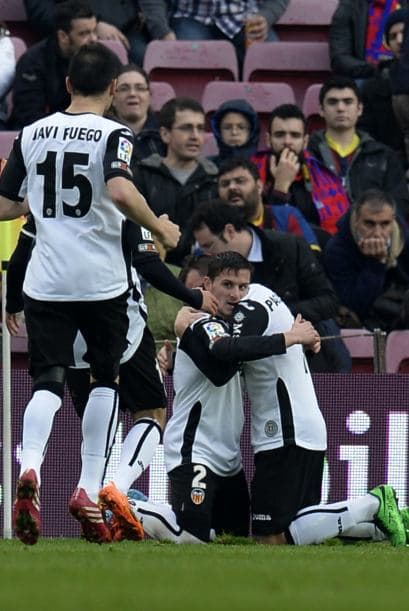 Apenas iniciado el segundo tiempo las cosas comenzaron a cambiar, el bajito Piatti anotó de cabeza para iponer en ventaja al Valencia.