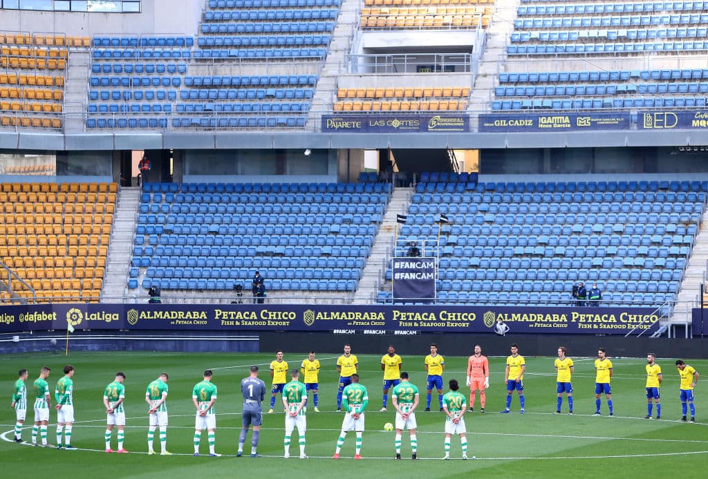 Real Betis lo logra y gana 1-0 ante Cadiz en LaLiga. El gol en solitario fue de Juanmi casi al final del partido al minuto 84'; los mexicanos Diego Lainez y Andrés Guardado tuvieron actividad en el campo durante la Jornada 25.