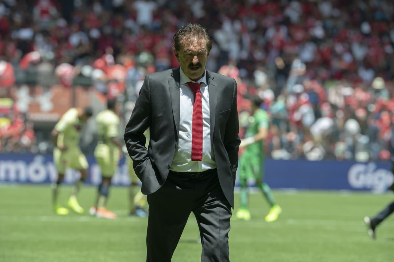 En la primera etapa como DT de los escarlatas instaló al equipo tres torneos consecutivos en el subliderato al finalizar las campañas regulares.