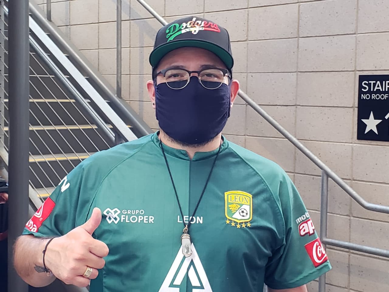 Con máscaras y emoción, llegan los aficionados al Bank of California Stadium para difrutar de la batalla de titanes entre las estrellas de la MLS y de la Liga MX.