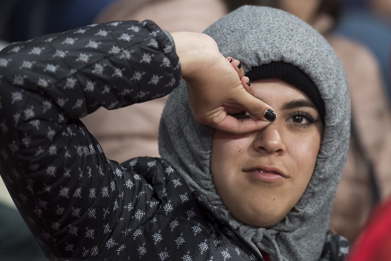 A pesar del frío y la amenaza de lluvia, esto no disuadió a los aficionados para llegar al Estadio Nemesio Díez para apotar o a choriceros o a azulcremas.