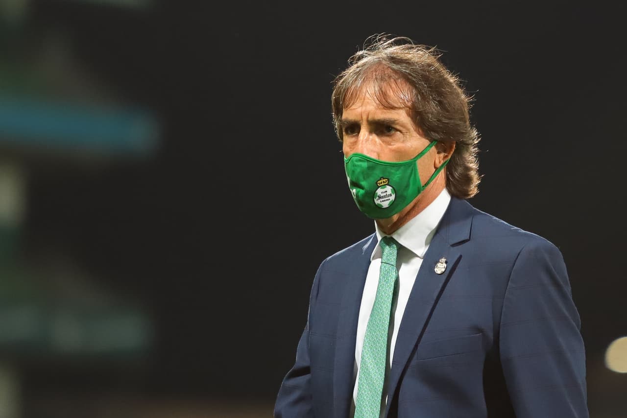 Guillermo Almada confía en continuar con Santos pese a eliminación