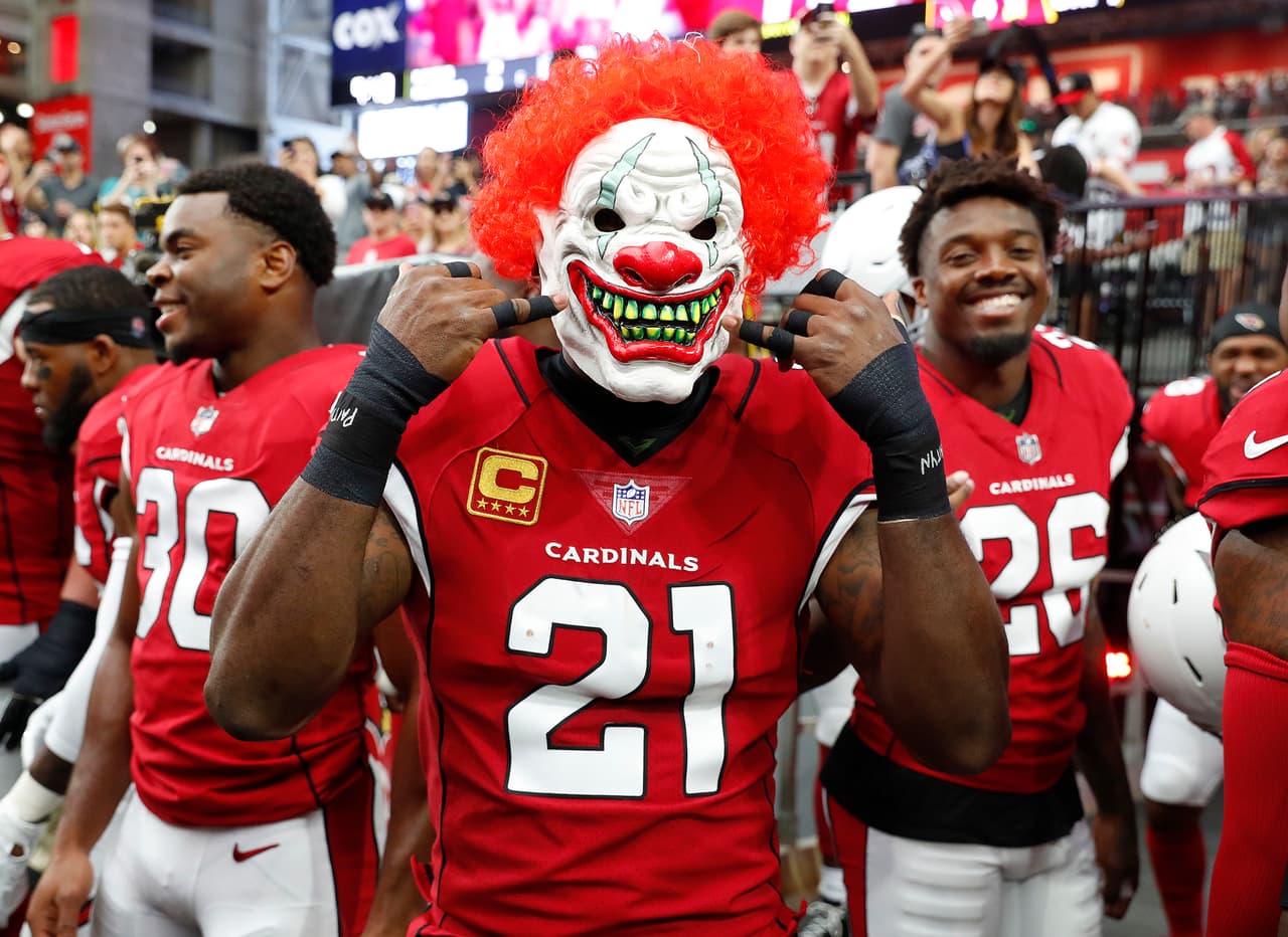 El muñeco malvado Chucky y otros personajes inspiraron a jugadores y fanáticos para darle un color diferente a la jornada de la NFL en medio de la fiesta de Halloween.