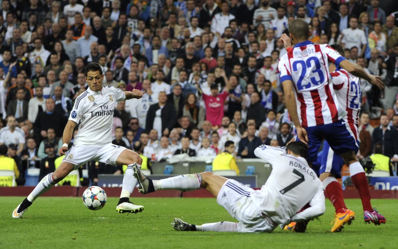 Sin embargo, llegó una pared de Hernández con James Rodríguez y un balón que cuando llegó a pies de Cristiano Ronaldo, fue cedido del portugués al mexicano.