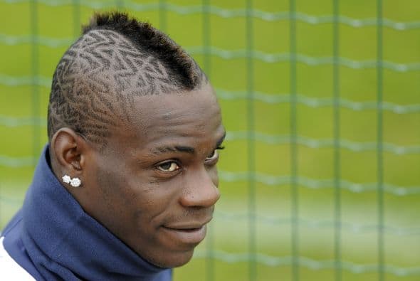Mario Balotelli:¿Qué les parece este peinado del viejo Balotelli… será un mapa de un tesoro o una pintura abstracta? Mira aquí los videos más chismosos.