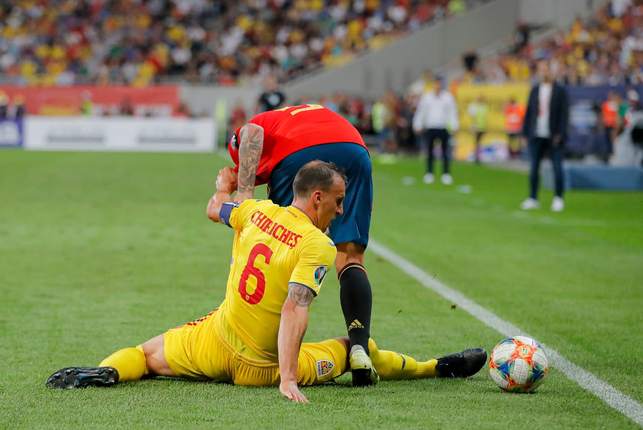 España venció a Rumania 2-1 en Bucarest gracias a los goles de Paco Alcácer y Sergio Ramos. Para los rumanos descontó Florin Andone, que pasó gran parte de su carrera en el país ibérico.