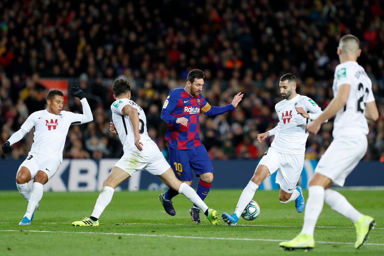 Arturo Vidal asistió a Messi de tacón, previo a un pase de Griezmann, para romper la paridad en el triunfo del Barça 1-0 sobre el Granada.