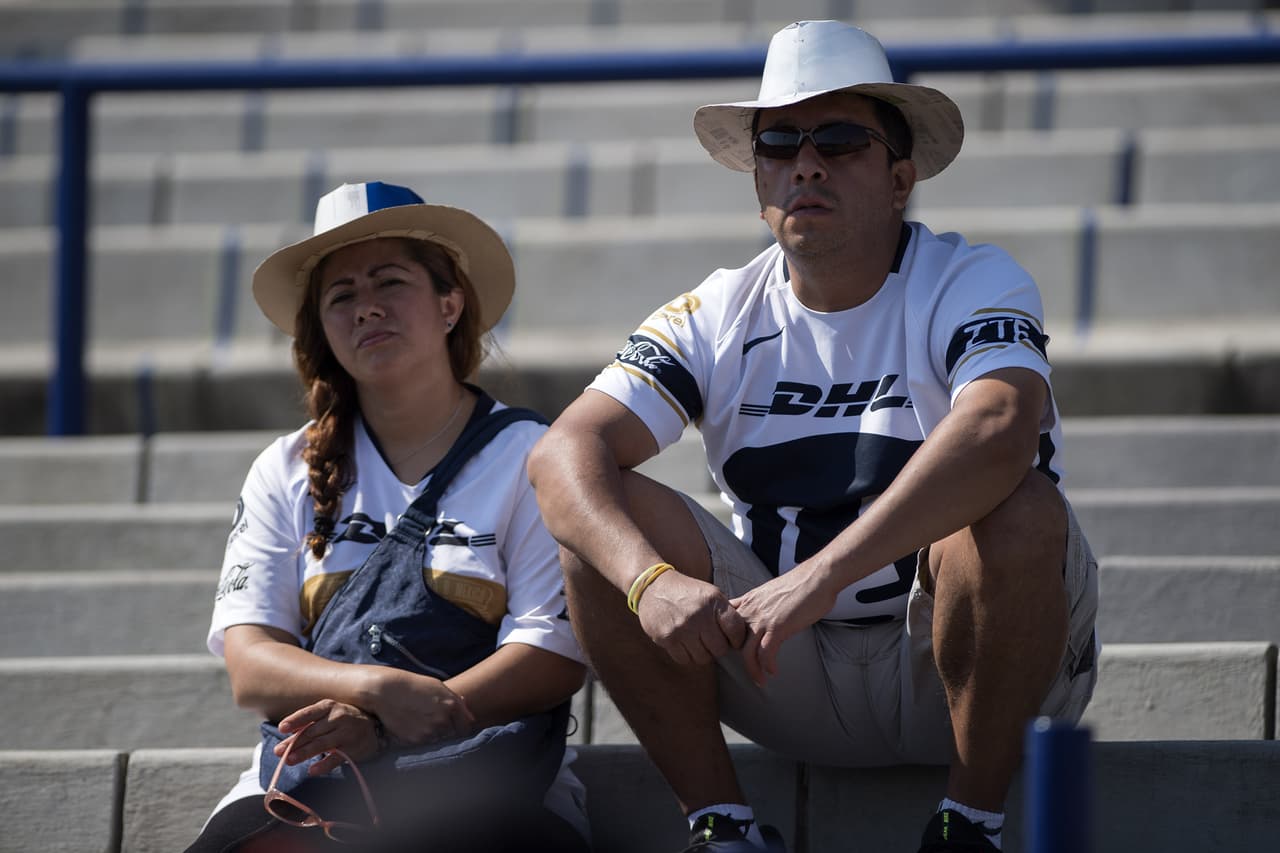 La presencia del argentino Gerardo Martino, técnico de México, fue un detalle de la fiesta de hinchas y porristas en el estadio Olímpico Universitario por el Pumas vs Monterrey en el Clausura 2019.