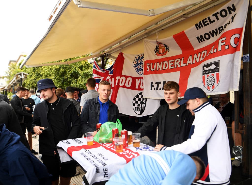 Ya en el día el ambiente parece estar más tranquilo aunque el partido ya ha sido considerado de alto riesgo.