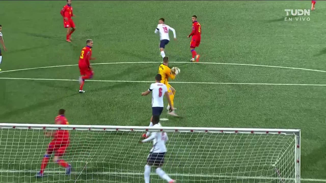 ¡GOL!  anota para Inglaterra. Jack Grealish