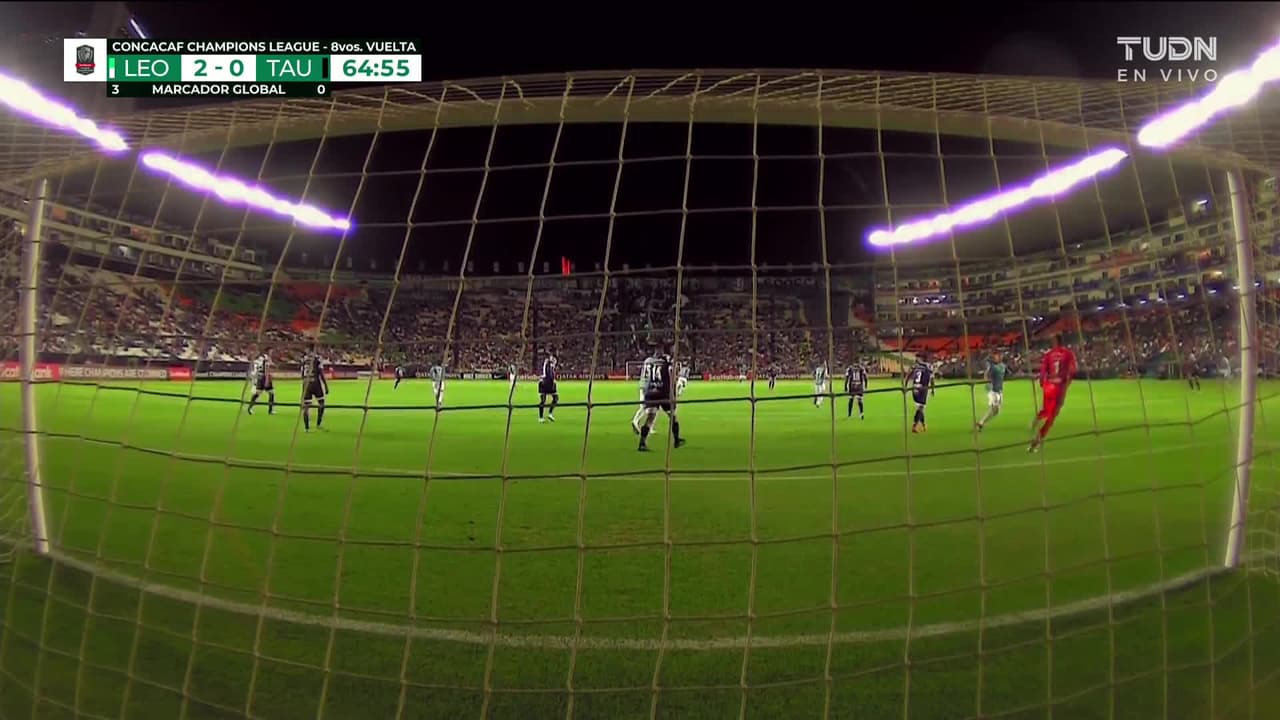 ¡TIRO ATAJADO! disparo por Joel Campbell.