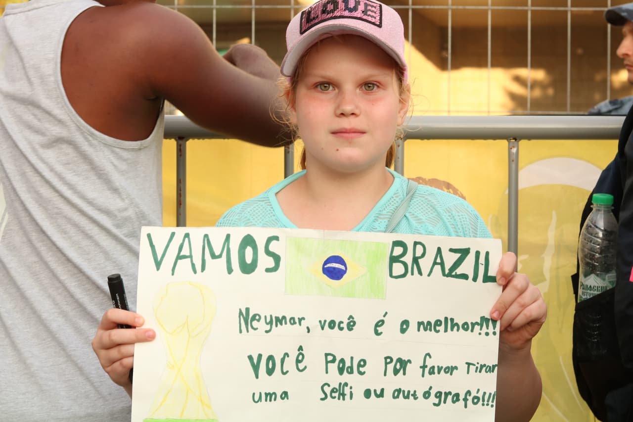 La niña rusa que en inglés y portugués le pide una selfie a Neymar