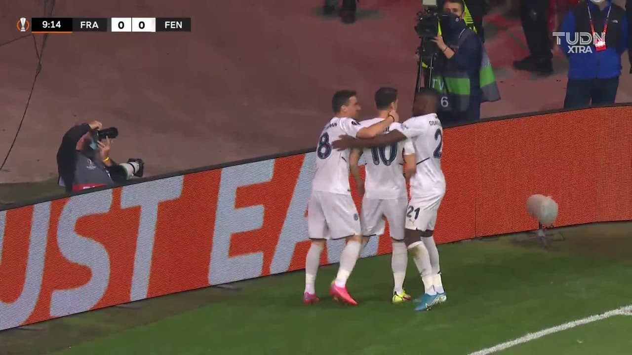 ¡TIRO ATAJADO! disparo por Diego Rossi.