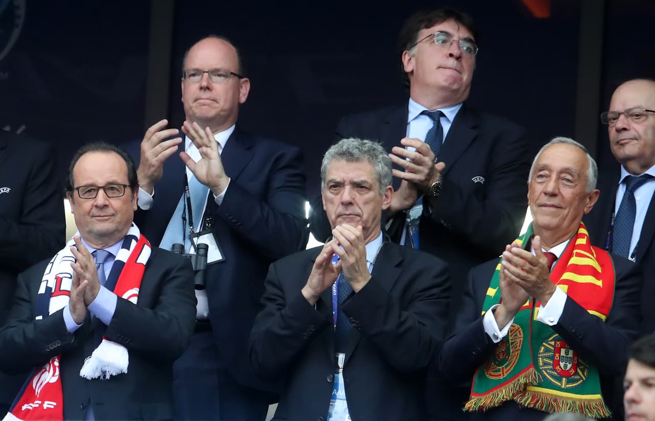 En el mes de abril abandonó la vicepresidencia y, sin embargo, sigue siendo uno de sus vicepresidentes del organismo a cuyo Comité Ejecutivo se incorporó en 1993.