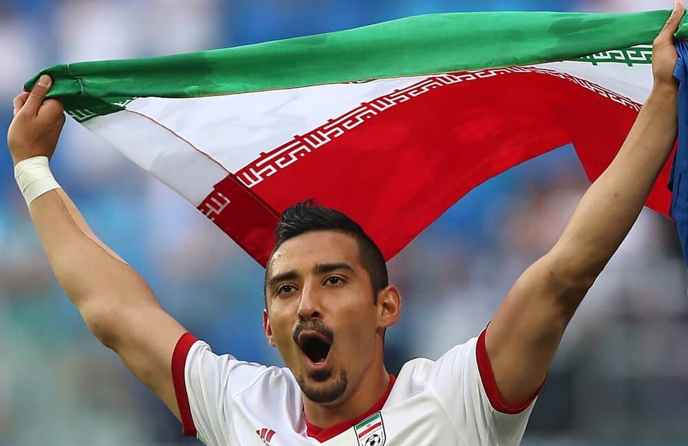 <b>Reza Ghoochannejhad</b>
<br>Futbolista iraní que actualmente juega en el PEC Zwolle de la Eredivisie. Por lo regular forma parte de su selección, incluso jugó en la Copa del Mundo Rusia 2018. Su apodo es ‘Gucci’.