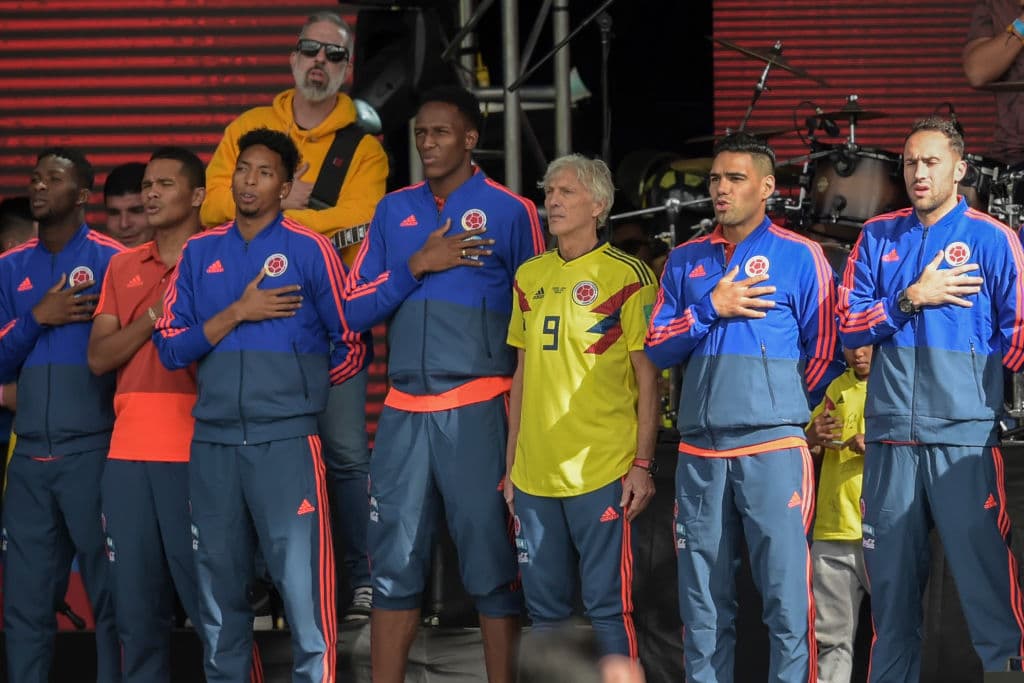 Como no podía faltar, entonaron uno de los himnos que más se gritó en Rusia.