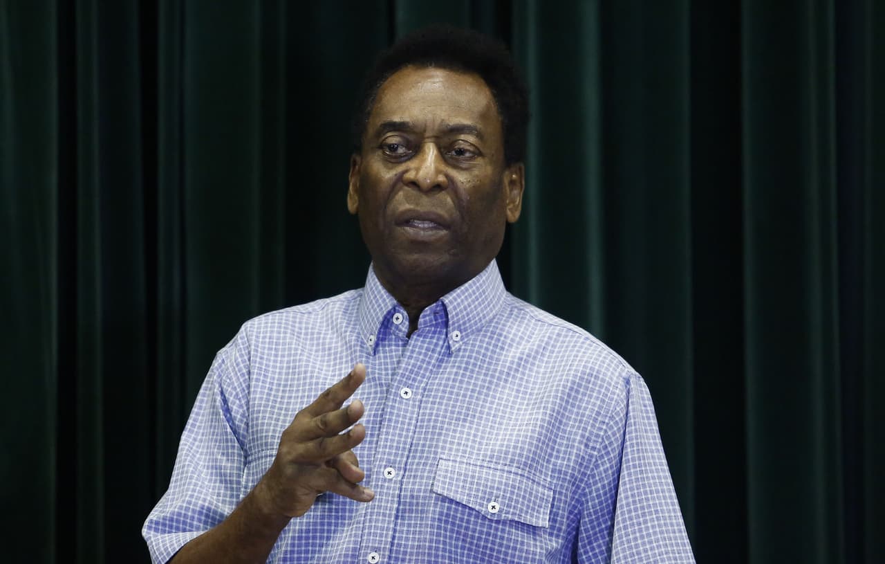 Operan a Pelé de un tumor en el colon en Sao Paulo