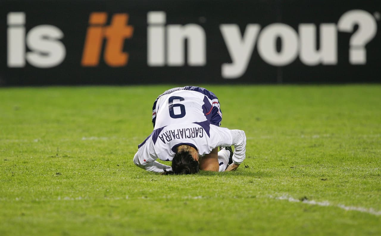 La jugadora en su gira de despedida de la selección incluso jugó con una camiseta con el apellido de esu esposo para rendirle homenaje.