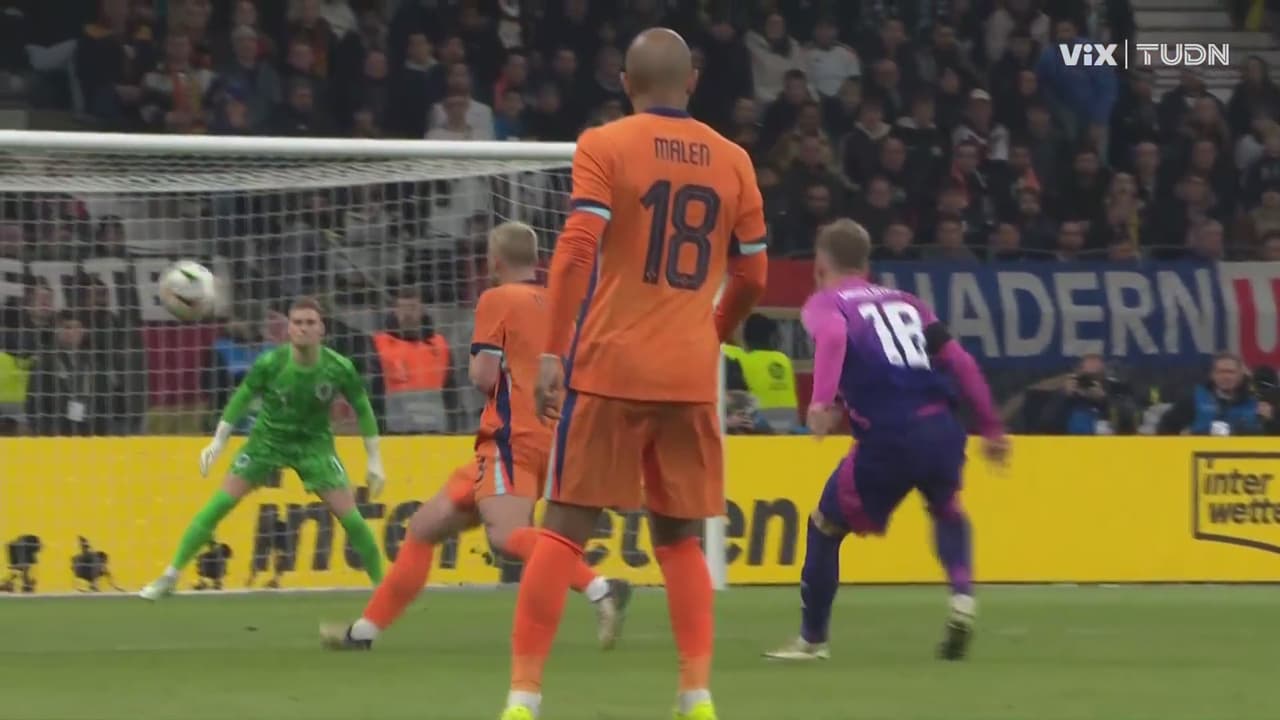 ¡Vuelve a probar! Mittelstadt intenta de larga distancia y le atajan