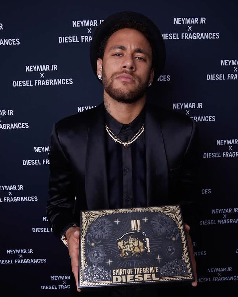 Tras romperla en el Santos de Brasil, Neymar dio el brinco al Barcelona, donde se consagró como un buen jugador, pero bajo el cobijo de Lionel Messi y Luis Suárez, con quienes formó un tridente espectacular.