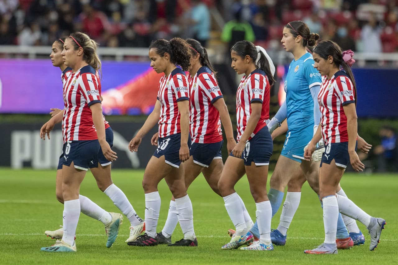 Chivas necesitaba ganar para avanar a las Semifinales, pero no pudo generar opciones claras en el marco del América.