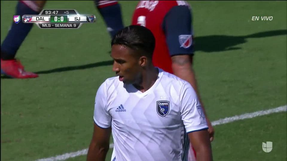 Tiro desviado de Danny Hoesen