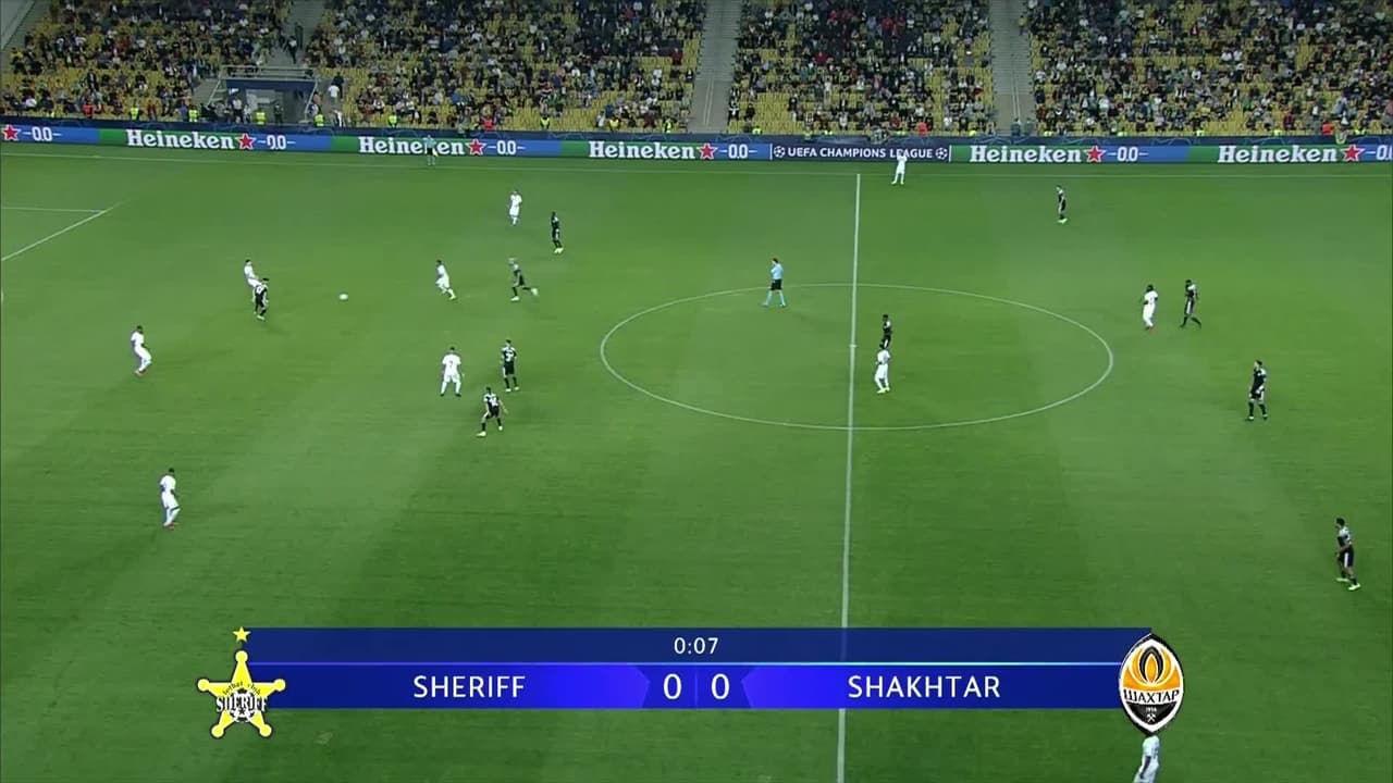 Arranca el partido y la pelota está en juego.