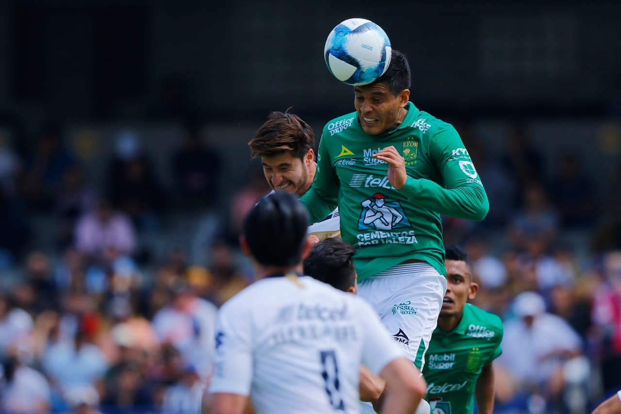 El juego fue intenso, con buenas opciones por parte de los dos equipos y fue el equipo Esmeralda quien marcó primero la diferencia.