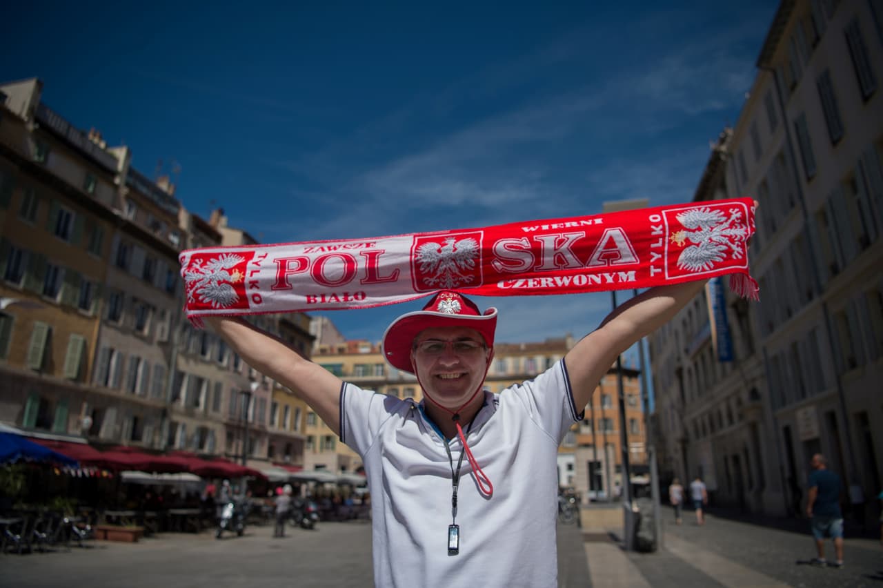 Polonia juega en l jornada 12, pero sus aficionados no dejan pasar día sin apoyar a su selección.