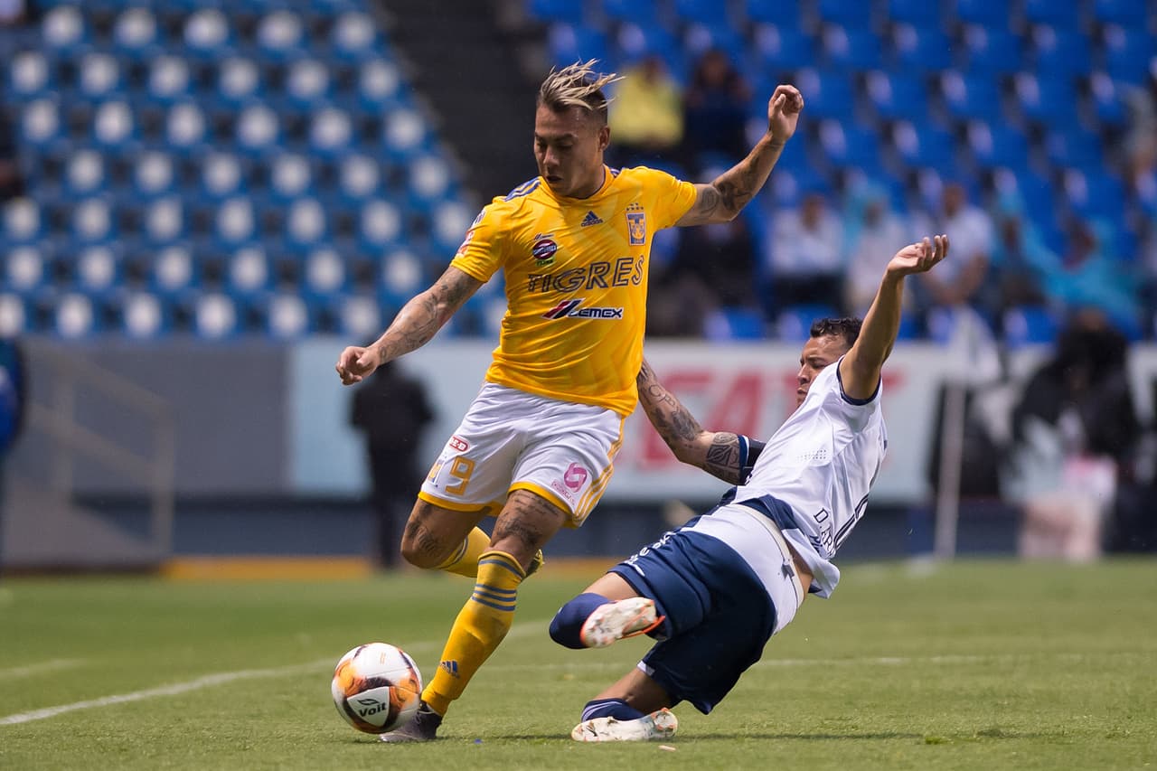Con la ventaja en el marcador, el equipo de Ricardo Ferretti comenzó a asumir el control del balón.